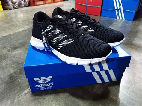 adidas sepatu buatan tangan.